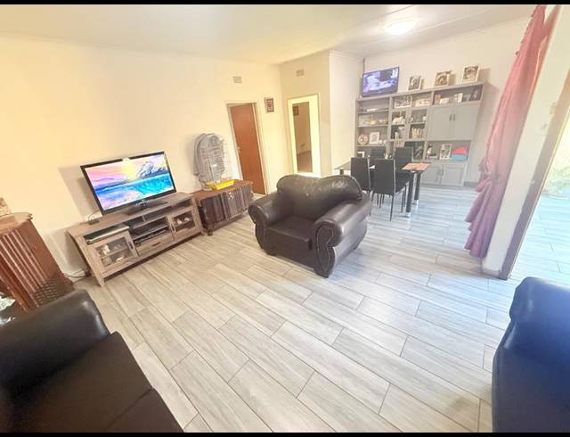2 BEDROOM HOUSE FOR SALE IN VANDERBIJLPARK CW 6